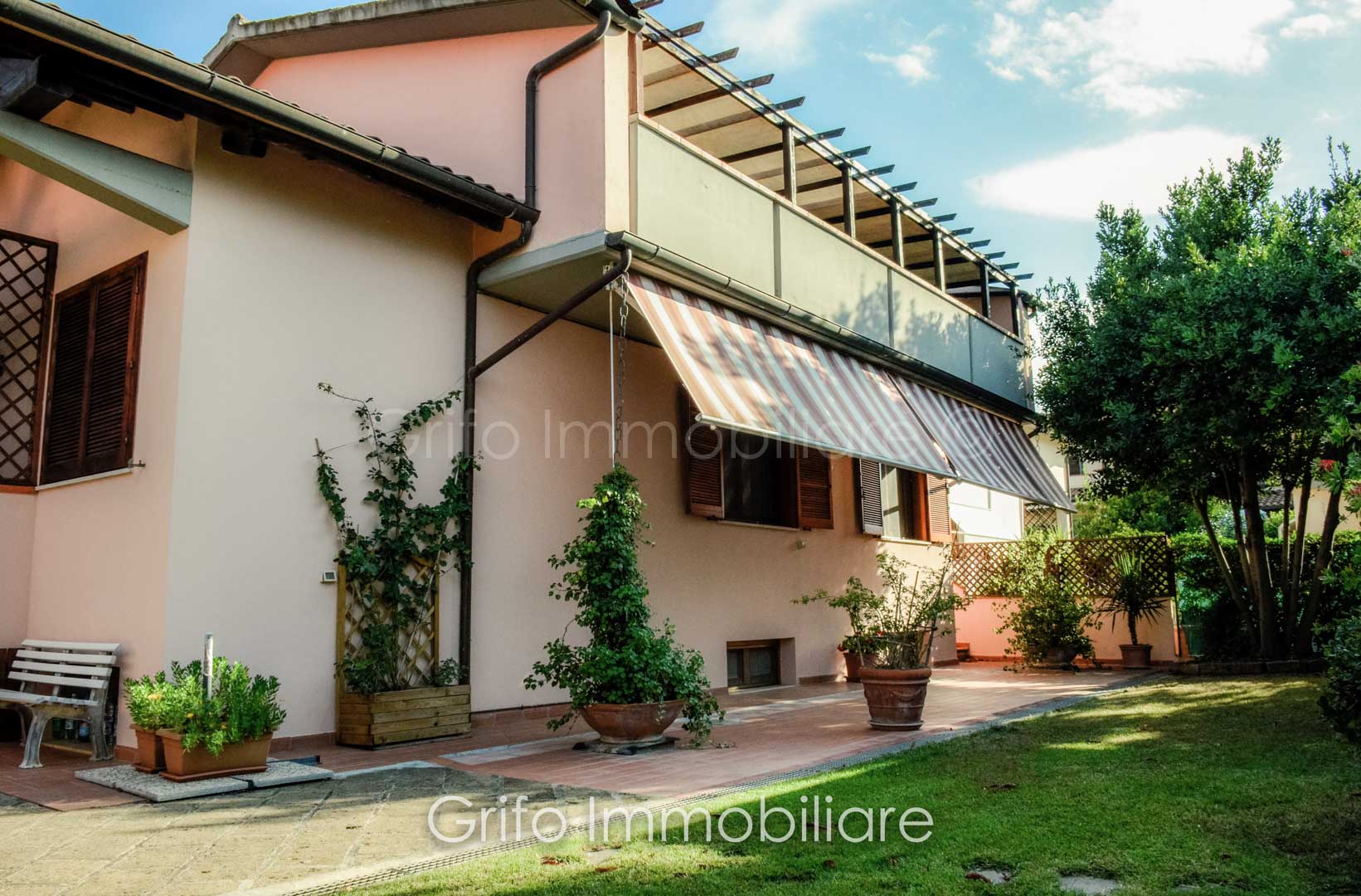 Villa bifamiliare in ottime condizioni a Rispescia in provincia di Grosseto